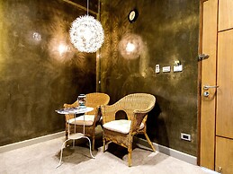 Kroque Boutique & Bistro