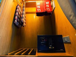 Kroque Boutique & Bistro