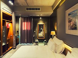 Kroque Boutique & Bistro