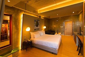 Kroque Boutique & Bistro