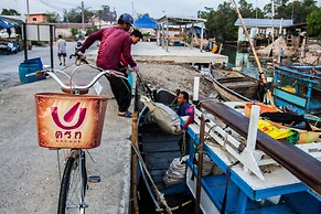 Kroque Boutique & Bistro