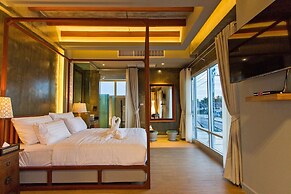 Kroque Boutique & Bistro