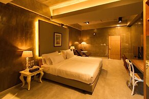 Kroque Boutique & Bistro