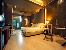 Kroque Boutique & Bistro