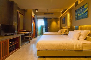 Kroque Boutique & Bistro