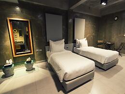 Kroque Boutique & Bistro