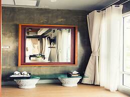 Kroque Boutique & Bistro