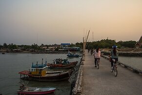 Kroque Boutique & Bistro