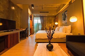 Kroque Boutique & Bistro