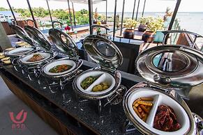 Kroque Boutique & Bistro