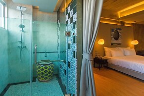 Kroque Boutique & Bistro