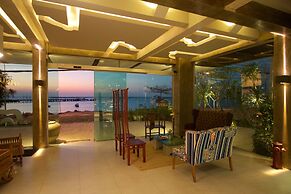 Kroque Boutique & Bistro