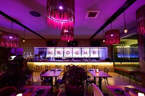 Kroque Boutique & Bistro