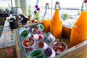 Kroque Boutique & Bistro