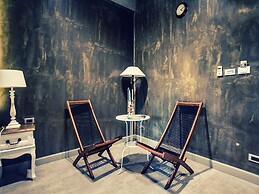 Kroque Boutique & Bistro