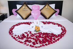 Hon Rom Central Beach Resort