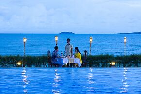 Hon Rom Central Beach Resort