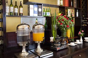 Hon Rom Central Beach Resort