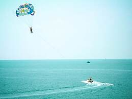 Hon Rom Central Beach Resort