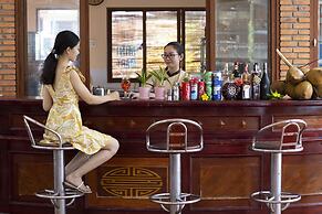 Hon Rom Central Beach Resort