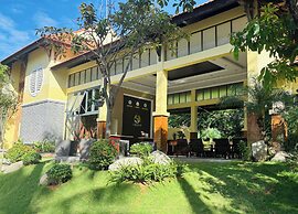 Hon Rom Central Beach Resort