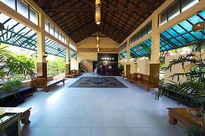 Hon Rom Central Beach Resort