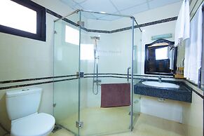 Hon Rom Central Beach Resort