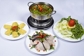 Hon Rom Central Beach Resort