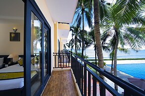 Hon Rom Central Beach Resort