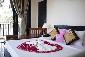 Hon Rom Central Beach Resort