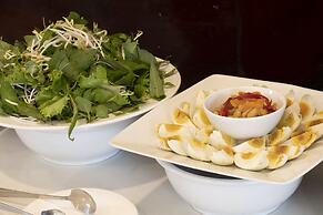 Hon Rom Central Beach Resort