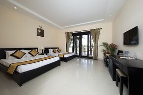 Hon Rom Central Beach Resort