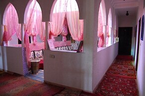 Well Center Riad Auberge Assounfou