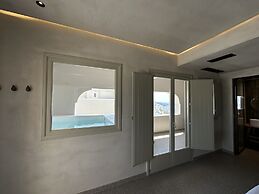 Damigos Caldera World