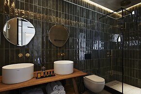 Damigos Caldera World