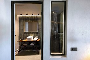 Damigos Caldera World