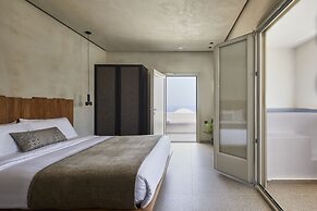 Damigos Caldera World