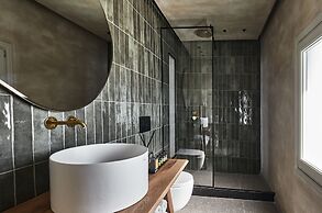 Damigos Caldera World