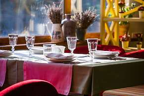 Seasons SPA Boutique Hotel