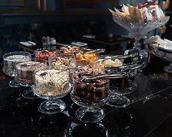 The Glam Boutique Hotel & Apt