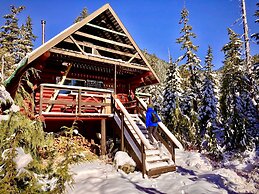 Up The Creek Backpacker's Lodge