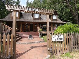 Up The Creek Backpacker's Lodge