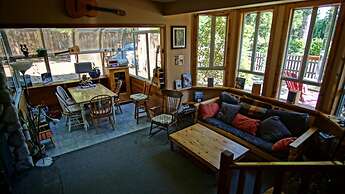 Up The Creek Backpacker's Lodge