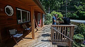 Up The Creek Backpacker's Lodge