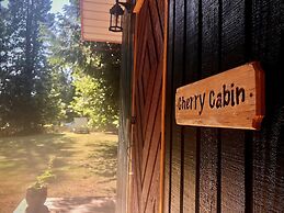 Up The Creek Backpacker's Lodge