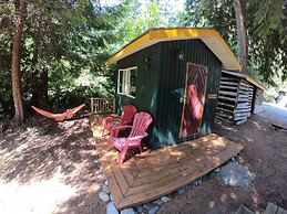 Up The Creek Backpacker's Lodge