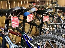 Up The Creek Backpacker's Lodge