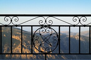 Ellinon Thea Arachova