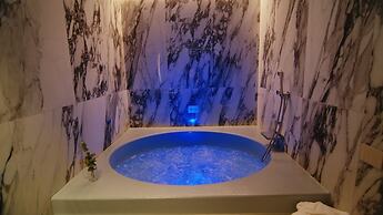 MEALBA HOTEL Suite & Pool