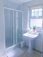 Hollybush Guest House